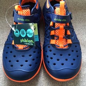 Stride Rite Made 2 Play Phibian Shoes